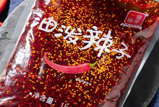 油辣子包裝機(jī)為社會上更多企業(yè)服務(wù)，沒有很好只有更好