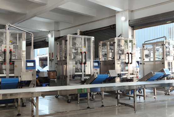 全自動果醬包裝機，芒果百香果袋裝水果汁定量灌裝機械設(shè)備